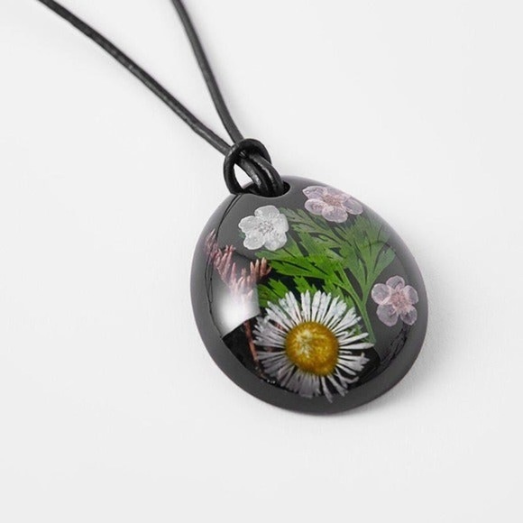 NWT Zara Dry Flowers in Glass Statement Necklace - Picture 5 of 11